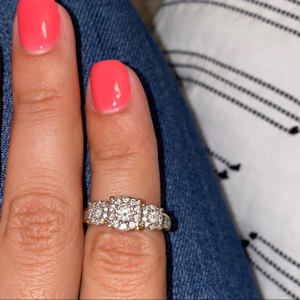 Women’s engagement ring 14k gold and diamonds💎